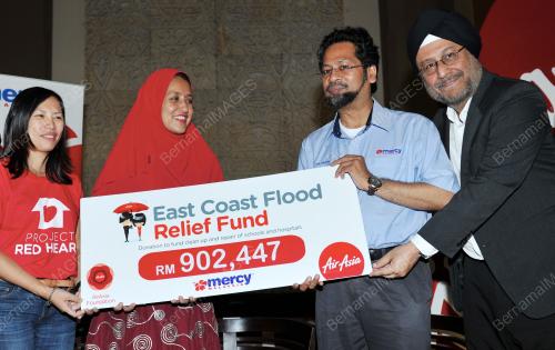 KB01_20032015_AIRASIA_BANJIR