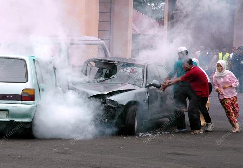 LATIHAN MENYELAMAT
