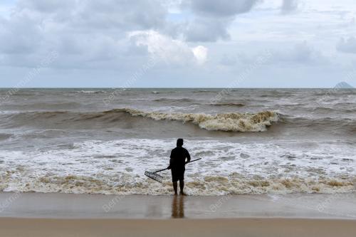 PENCARI REMIS PANTAI PACHAKAN