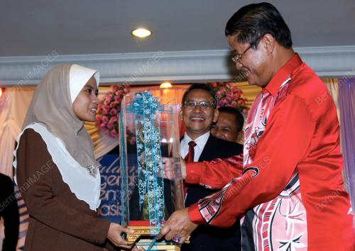 KB01_21062012_ANUGERAH_UiTM
