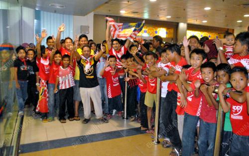 KB01_21102012_PIALA_M_SIA