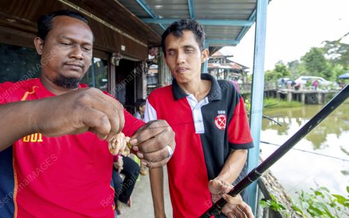 MEMANCING OKU PENGLIHATAN