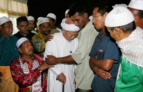 NIK ABDUL AZIZ NIK MAT
