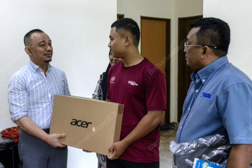 PROF DR MASZLEE MALIK