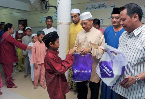 DATUK SERI MUSTAPA MOHAMED
