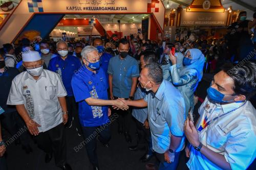 DATUK SERI ISMAIL SABRI YAAKOB