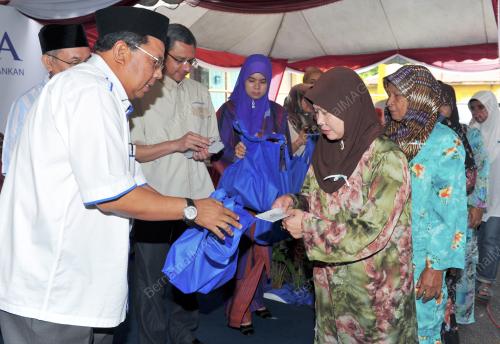 DATUK DR AWANG ADEK HUSSIN