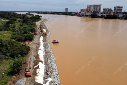 PROJEK TEBATAN BANJIR SUNGAI KELANTAN
