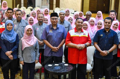AZIZUL KAMAREDZUAN AZIZUL AKIMI