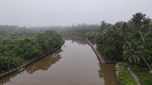 TINJAUAN MONSUN TIMUR LAUT