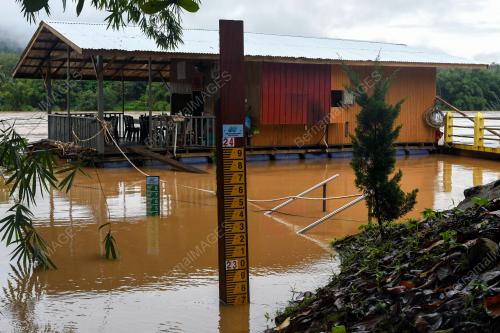 TINJAUAN MUSIM TENGKUJUH