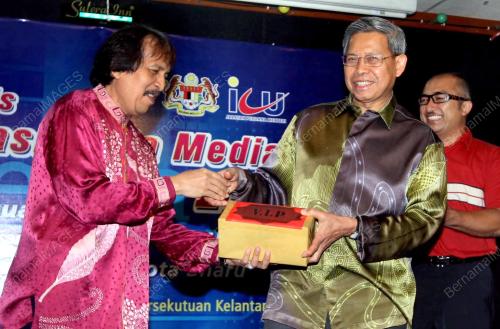MUSTAPA MOHAMED