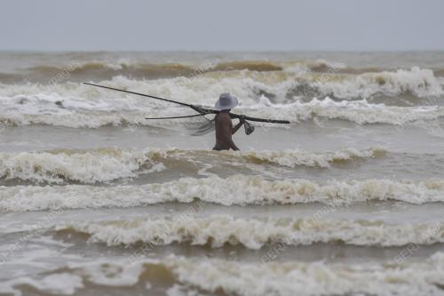 TINJAUAN MONSUN TIMUR LAUT