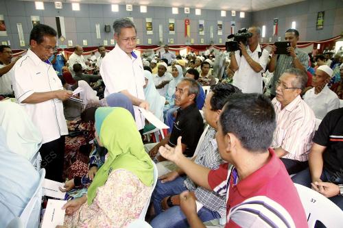DATUK SERI MUSTAPA MOHAMED