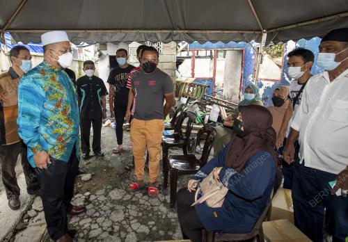 DATUK AHMAD MARZUK SHAARY