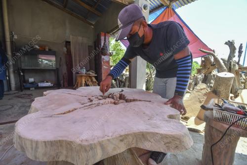 TUKANG KAYU