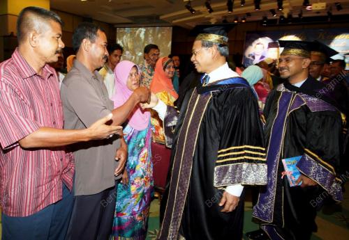 MUSTAPA MOHAMED