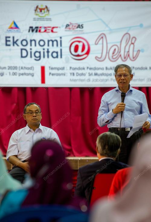 DATUK SERI MUSTAPA MOHAMED