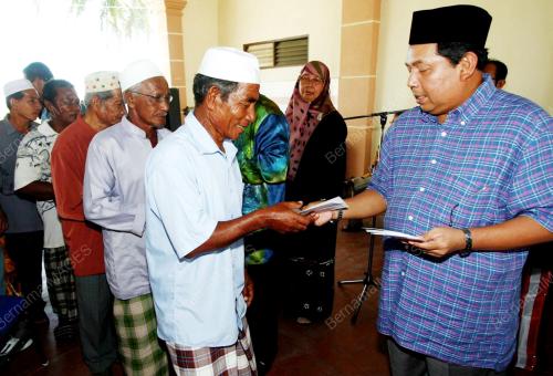 AWANG ADEK HUSSIN