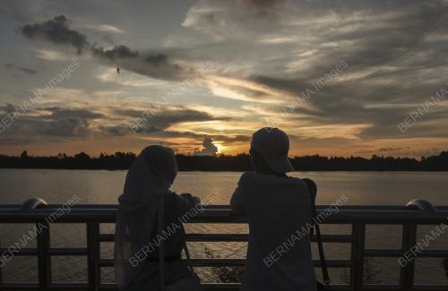 MATAHARI TERBENAM