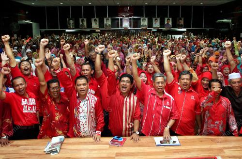 DATUK SERI MUSTAPA MOHAMED