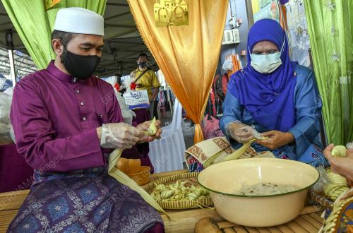 DATUK DR NIK MUHAMMAD ZAWAWI