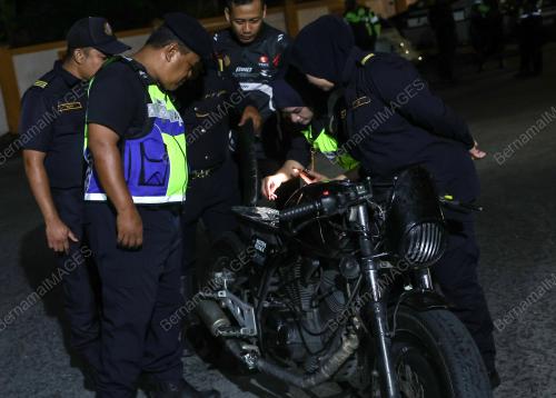 OPERASI KHAS GEMPUR KENDERAAN PERKHIDMATAN BARANGAN JPJ