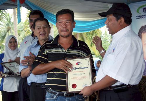 AWANG ADEK HUSSIN