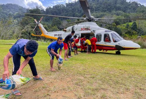 BANTUAN BEKALAN MAKANAN MELALUI UDARA