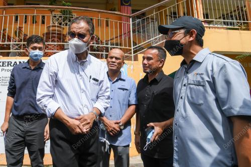 DATUK SERI DR DZULKEFLY AHMAD