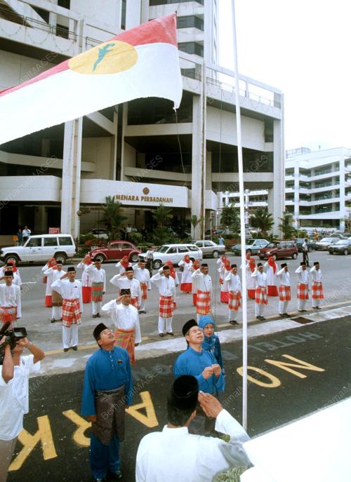 KB02-07_10_2000_NAIK_BENDERA_14012016