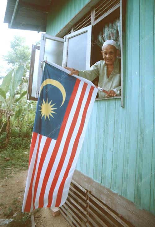 KB02-21_08_2000_PASANG_BENDERA_12012016