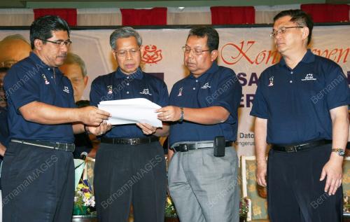 DATUK SERI MUSTAPA MOHAMED