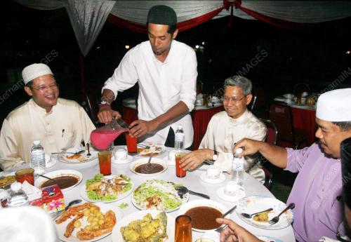 KHAIRY JAMALUDDIN