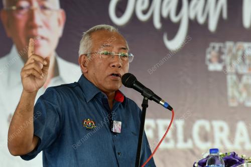 DATUK SERI MAHDZIR KHALID