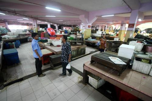 PENJUAL IKAN