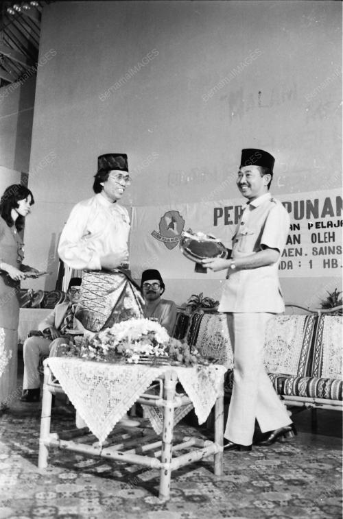 PERSIDANGAN