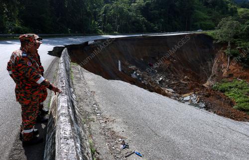TINJUAN TANAH RUNTUH JALAN GUA MUSANG - LOJING