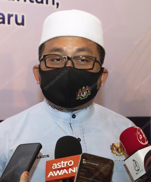 DATUK AHMAD MARZUK SHAARY