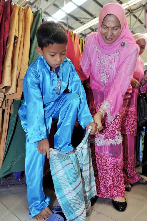 KB02_04082012_BAJU_RAYA