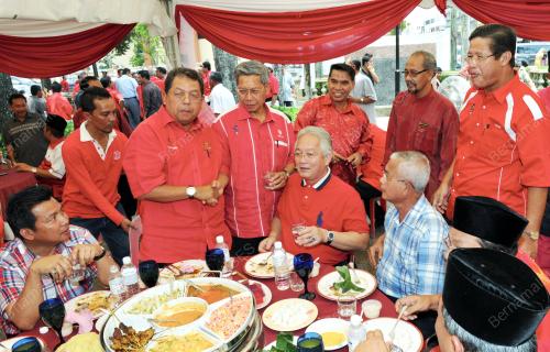 DATUK SERI MUSTAPA MOHAMED