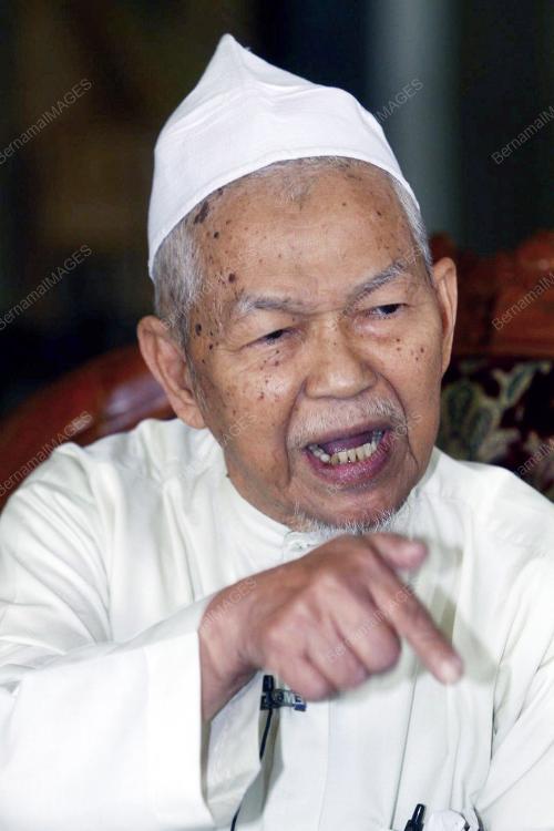 DATUK NIK ABDUL AZIZ NIK MAT