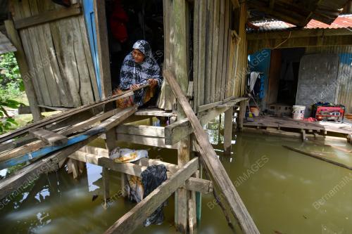 TINJAUAN BANJIR DI KAMPUNG TERSANG