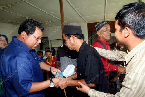 AWANG ADEK HUSSIN