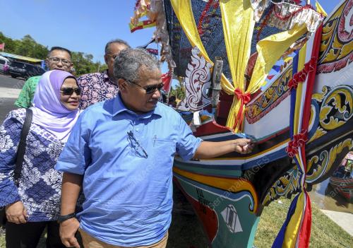 DATUK DR NOOR ZARI HAMAT