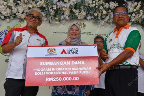 FADHLINA SIDEK