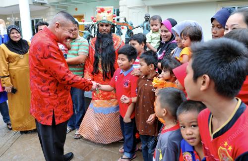 KB02_08022016_RAYA_CINA