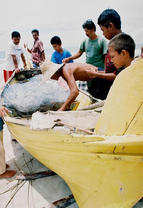 NELAYAN PANTAI MELAWI