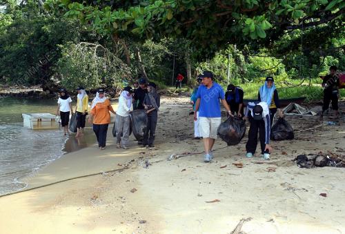 EKSPLORASI PULAU 2006