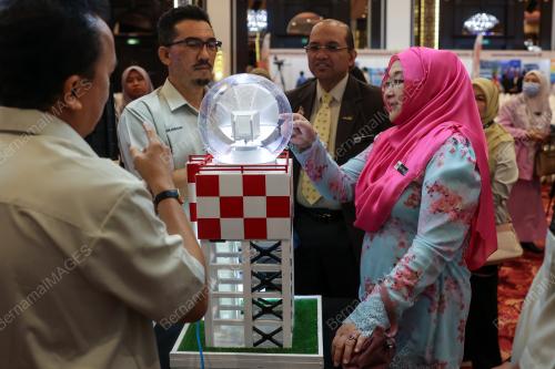 DATUK NOR YAHATI AWANG